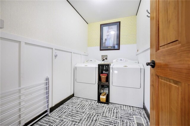 7277 SW Karen Rd, Trimble, MO 64492 - laundry room featuring independent washer and dryer