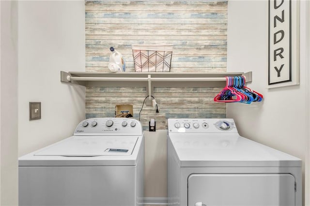 washroom featuring washing machine and clothes dryer