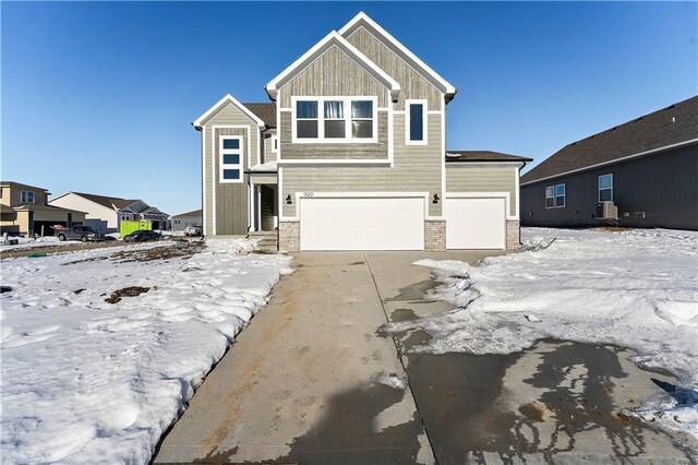 414 Woodview Dr, Raymore, MO 64083 - photo 1