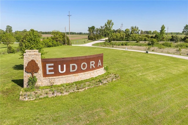 community sign featuring a lawn