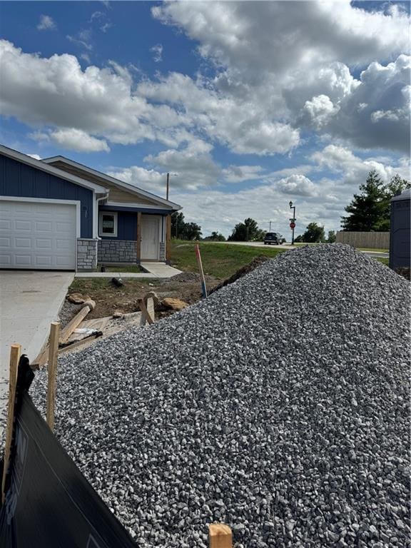 2102 Brook Ridge Cir, Tonganoxie, KS 66086 - photo 1