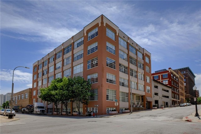 view of apartment building / complex