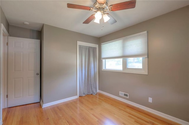 11205 E 49th St, Kansas City, MO 64133 - unfurnished bedroom featuring baseboards, light wood-style floors, a ceiling fan, and a closet