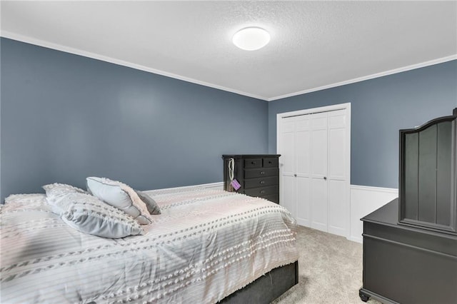 1758 Labette Rd, Ottawa, KS 66067 - carpeted bedroom with a textured ceiling, ornamental molding, and a closet