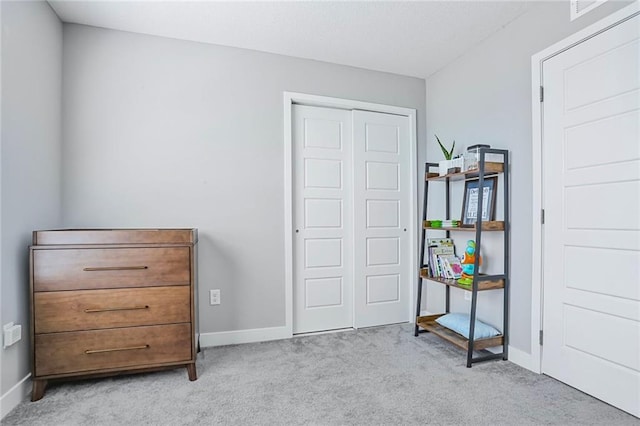 bedroom featuring carpet, baseboards, and a closet