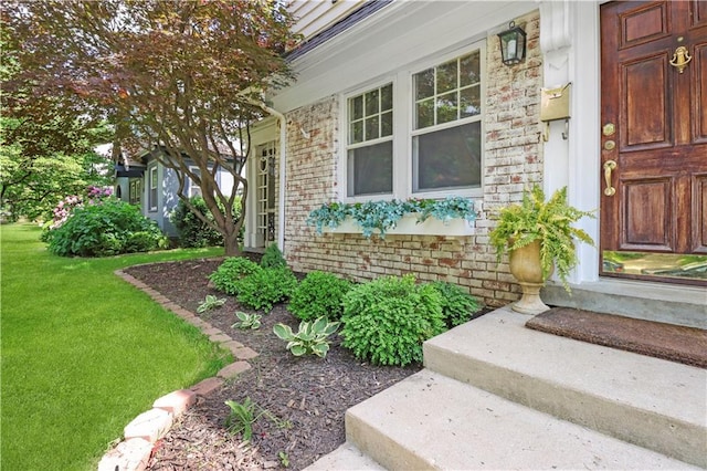 23 W Winthrope Rd, Kansas City, MO 64113 - property entrance with a yard and brick siding