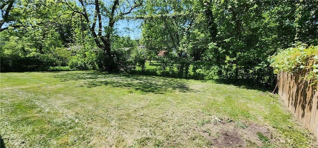 7934 Hemlock St, Overland Park, KS 66204 - view of grassy yard