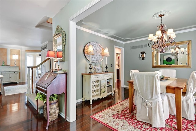 dining area with a chandelier, hardwood / wood-style flooring, ornamental molding, and baseboards
