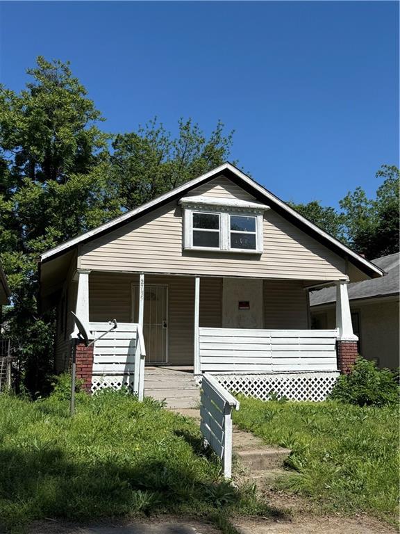2735 Askew Ave, Kansas City, MO 64128 - bungalow featuring a porch
