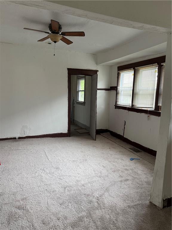 2735 Askew Ave, Kansas City, MO 64128 - unfurnished room featuring light carpet and a ceiling fan