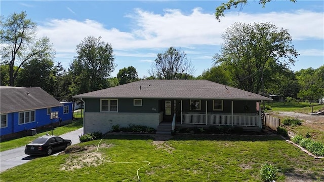 view of front of property with a porch and a front lawn