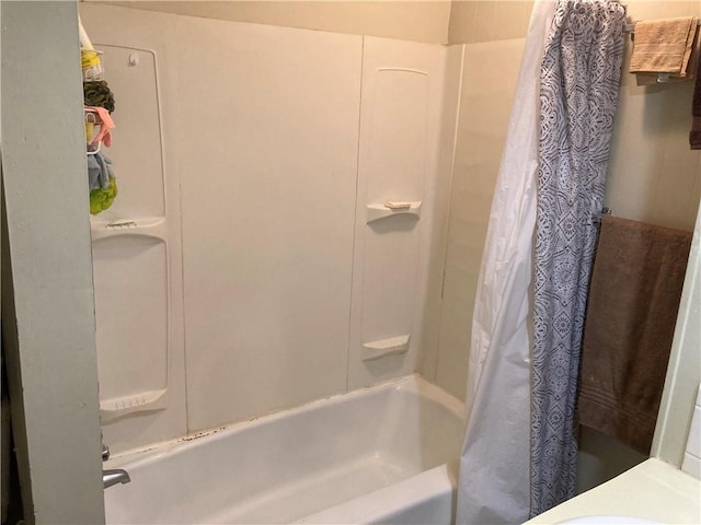 121 S Willis Ave, Independence, MO 64050 - bathroom featuring shower / tub combo with curtain