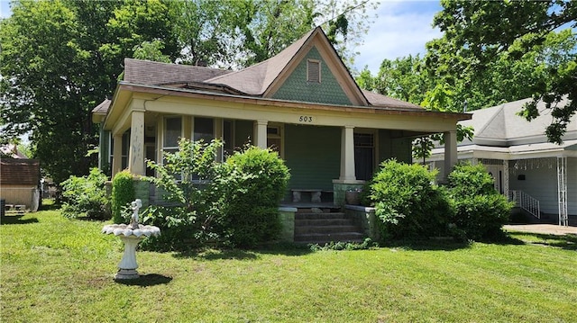 view of front of home featuring a front lawn and covered porch
