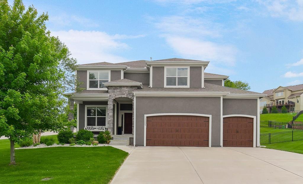 prairie-style house with stucco siding, concrete driveway, and a garage
