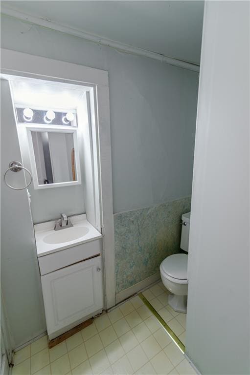 911 N 6th St, Atchison, KS 66002 - bathroom with vanity, toilet, and tile patterned floors