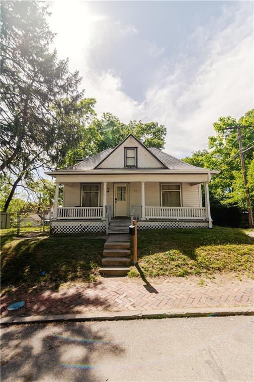 911 N 6th St, Atchison, KS 66002 - bungalow featuring covered porch