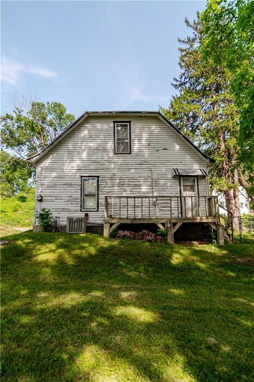 911 N 6th St, Atchison, KS 66002 - rear view of property with a lawn, a deck, and cooling unit