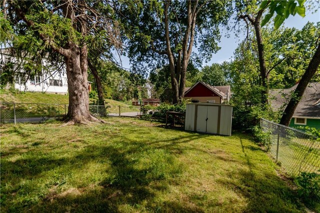 911 N 6th St, Atchison, KS 66002 - view of yard with a storage shed and an outdoor structure
