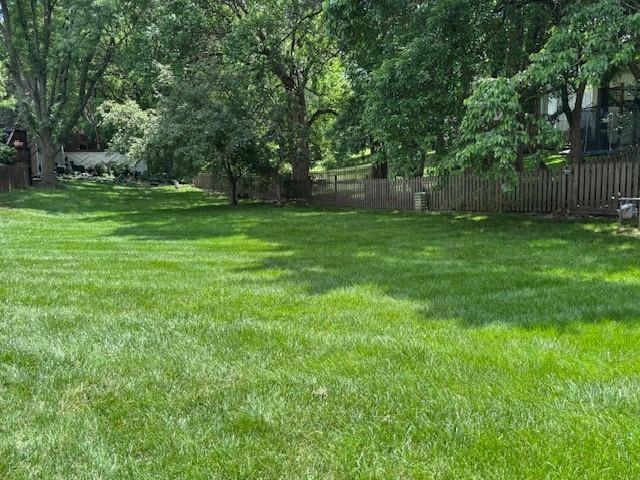 9803 W 121st St, Overland Park, KS 66213 - view of yard
