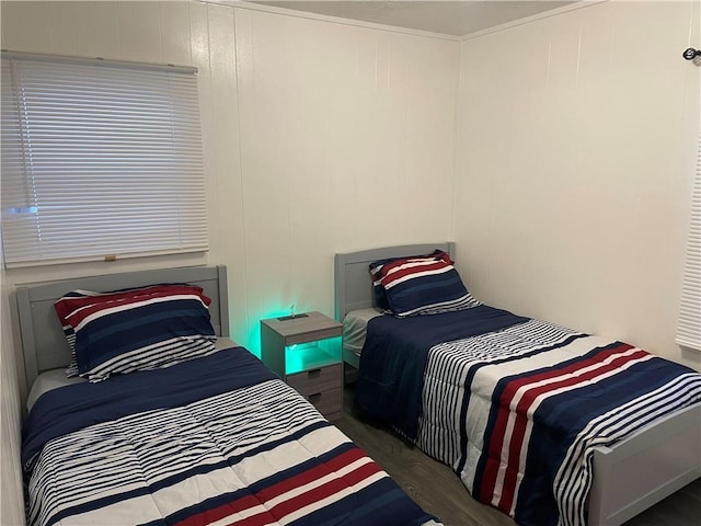 2911 S 26th St, Kansas City, KS 66106 - bedroom with a decorative wall