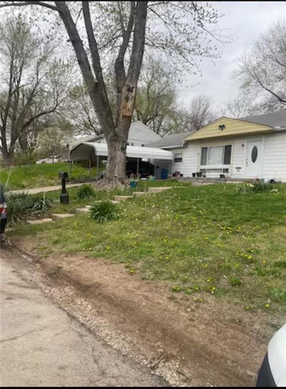 2911 S 26th St, Kansas City, KS 66106 - view of grassy yard