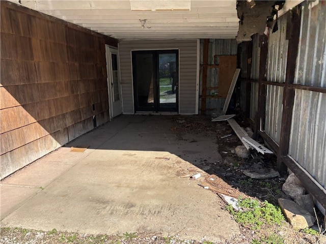 2905 S 50th St, Kansas City, KS 66106 - doorway to property with a patio