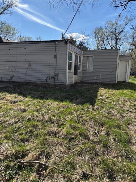 2905 S 50th St, Kansas City, KS 66106 - rear view of property featuring a lawn