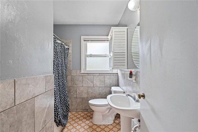 5347 Buena Vista St, Roeland Park, KS 66205 - bathroom featuring tile walls, toilet, a shower with shower curtain, and wainscoting