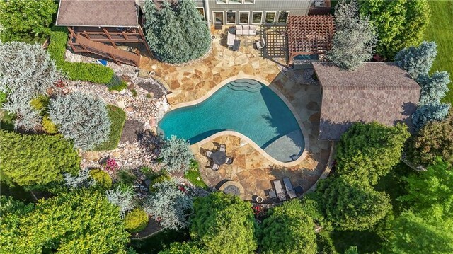 4502 Verona Ct, Riverside, MO 64150 - aerial view of property and surrounding area featuring a pool area
