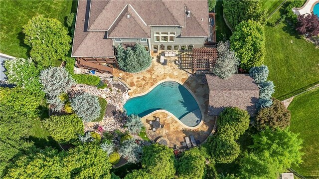 4502 Verona Ct, Riverside, MO 64150 - view of subject property featuring a pool