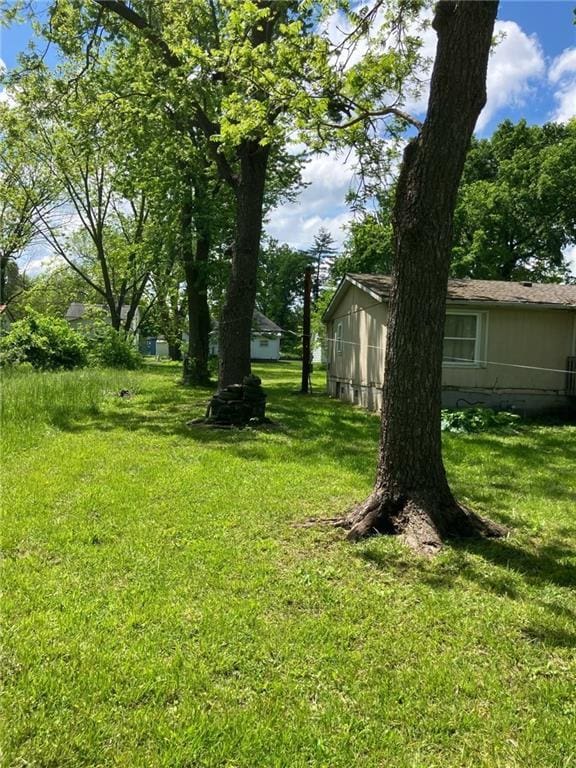 206 W 5th St, Pleasanton, KS 66075 - view of green lawn