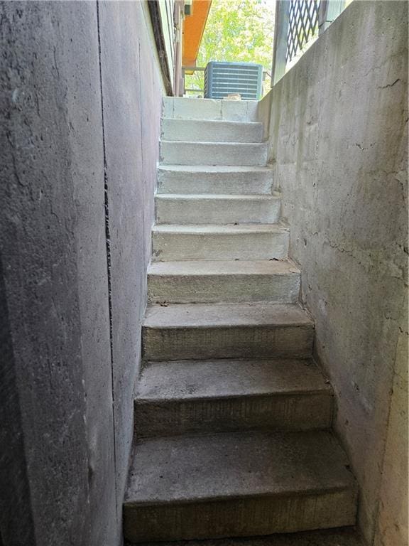 33295 Bethel Church Rd, Osawatomie, KS 66064 - view of staircase