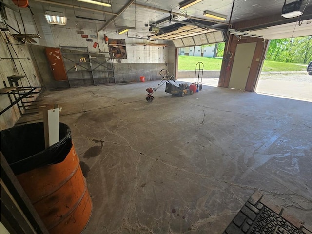 33295 Bethel Church Rd, Osawatomie, KS 66064 - garage featuring a garage door opener