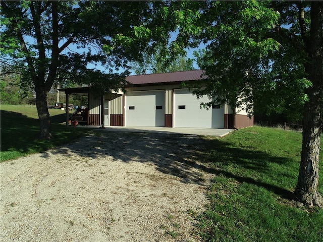 33295 Bethel Church Rd, Osawatomie, KS 66064 - garage with a detached garage