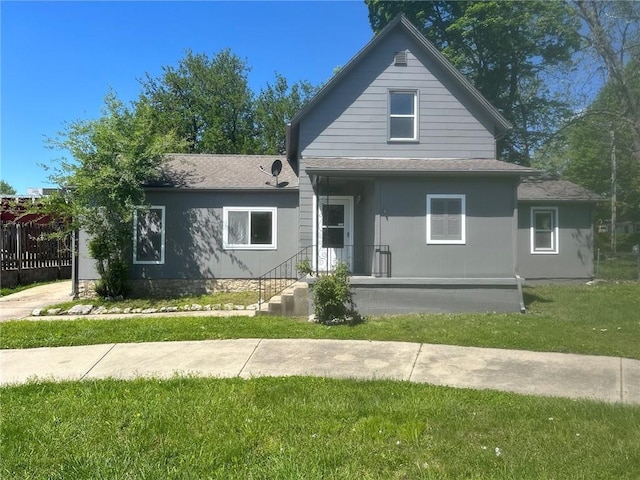 view of front of home with a front lawn