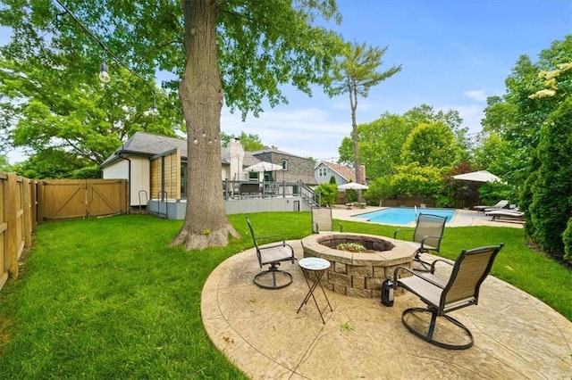 10319 W 92nd Pl, Overland Park, KS 66214 - fenced backyard featuring an outdoor fire pit, a gate, and a patio