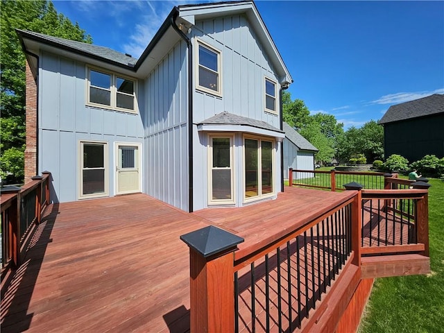 5806 N Kensington Ave, Kansas City, MO 64119 - view of wooden deck