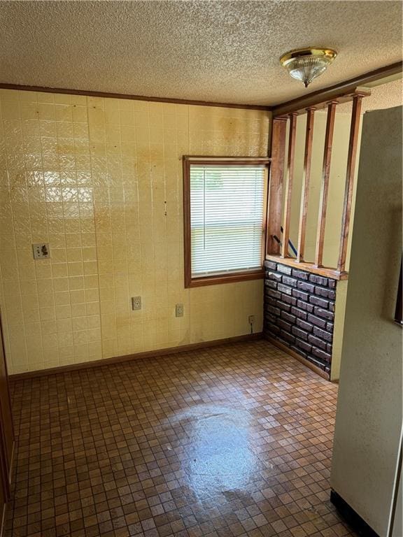 32572 Magnolia Ln, Excelsior Springs, MO 64024 - unfurnished room with a textured ceiling and baseboards