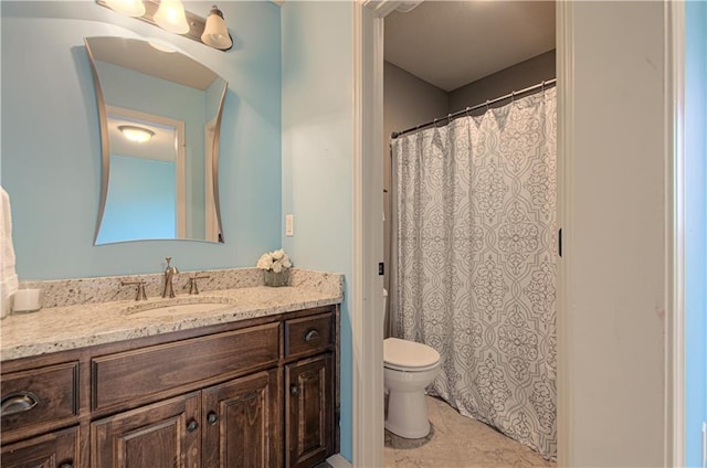 1110 Metfield Ln, Raymore, MO 64083 - full bathroom featuring vanity, toilet, and a shower with curtain