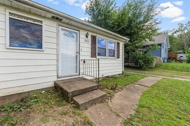 9021 E 79th St, Raytown, MO 64138 - doorway to property with a yard