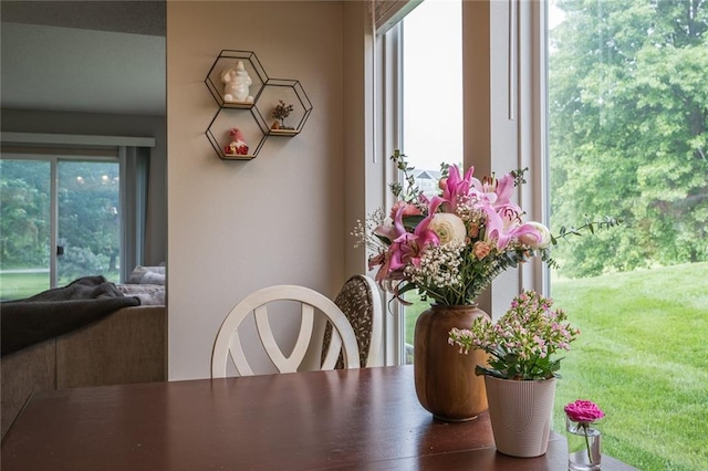 8008 NE Elmwood Ave, Kansas City, MO 64119 - view of dining space