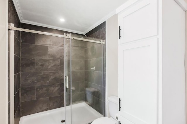 85 Birdie Ln, Mound City, KS 66056 - full bath with ornamental molding, a stall shower, toilet, and recessed lighting