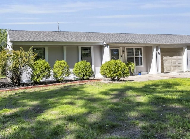 ranch-style house featuring a garage, stucco siding, a front lawn, and a shingled roof