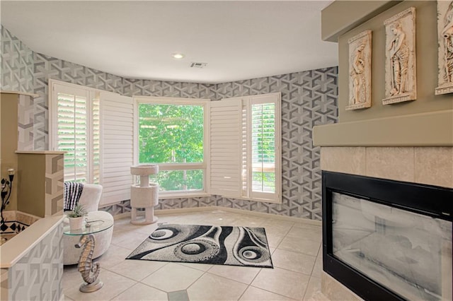 5445 NE Northgate Xing, Lees Summit, MO 64064 - tiled living room featuring wallpapered walls