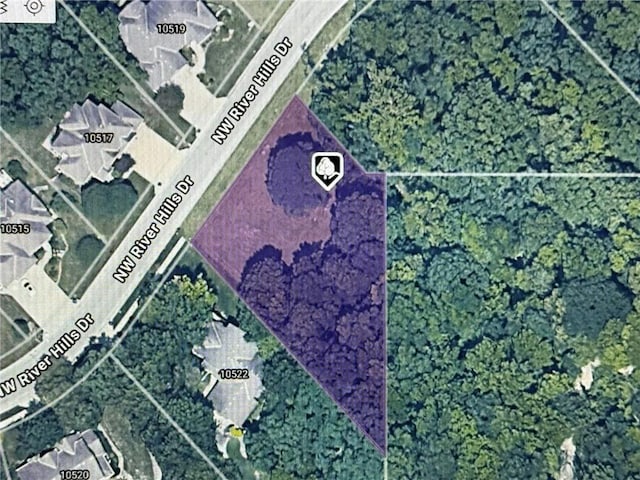 L106 River Hills Dr, Parkville, MO 64152