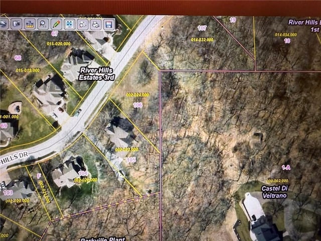 L106 River Hills Dr, Parkville, MO 64152