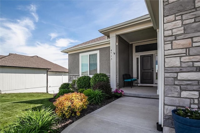 4713 NE Saratoga Ct, Lees Summit, MO 64064 - entrance to property featuring stone siding, a yard, a porch, and a shingled roof
