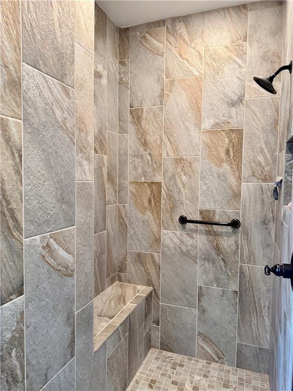 1704 W Glen Dr, Leavenworth, KS 66048 - bathroom with tiled shower