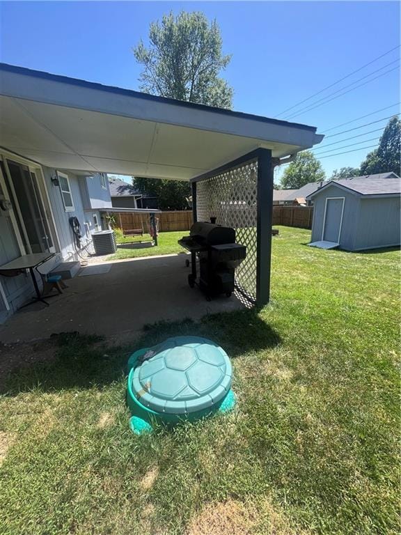 1424 S Olive St, Ottawa, KS 66067 - view of yard with a shed and a patio