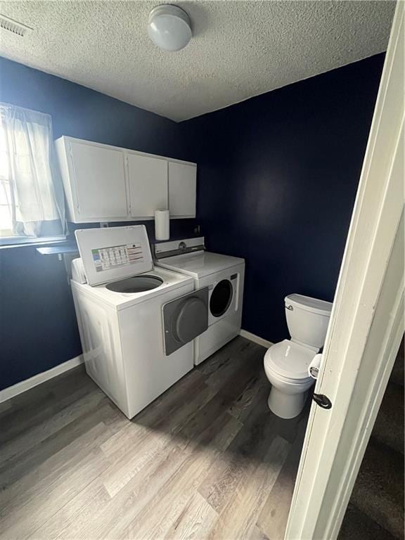 1424 S Olive St, Ottawa, KS 66067 - laundry room featuring independent washer and dryer, a textured ceiling, and light wood-type flooring